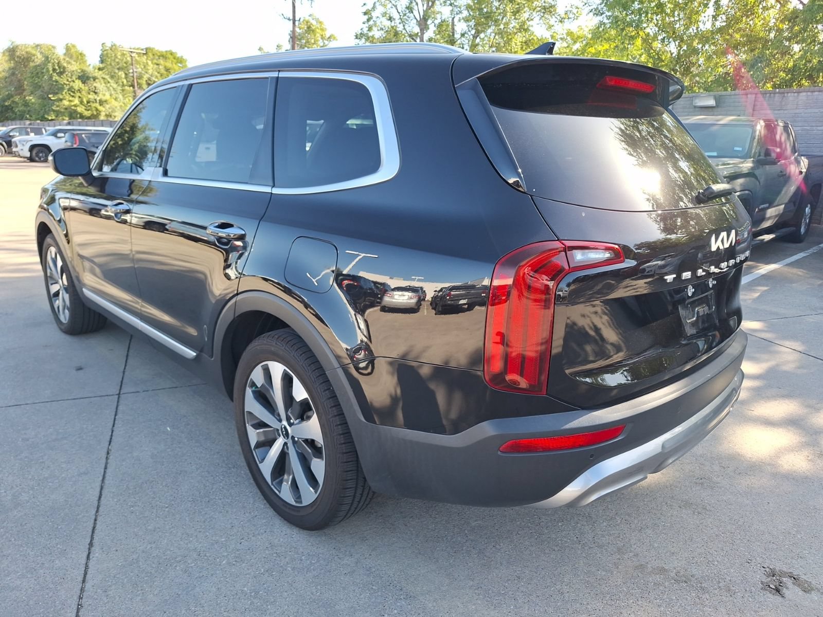 Used 2022 Kia Telluride S FWD image 4