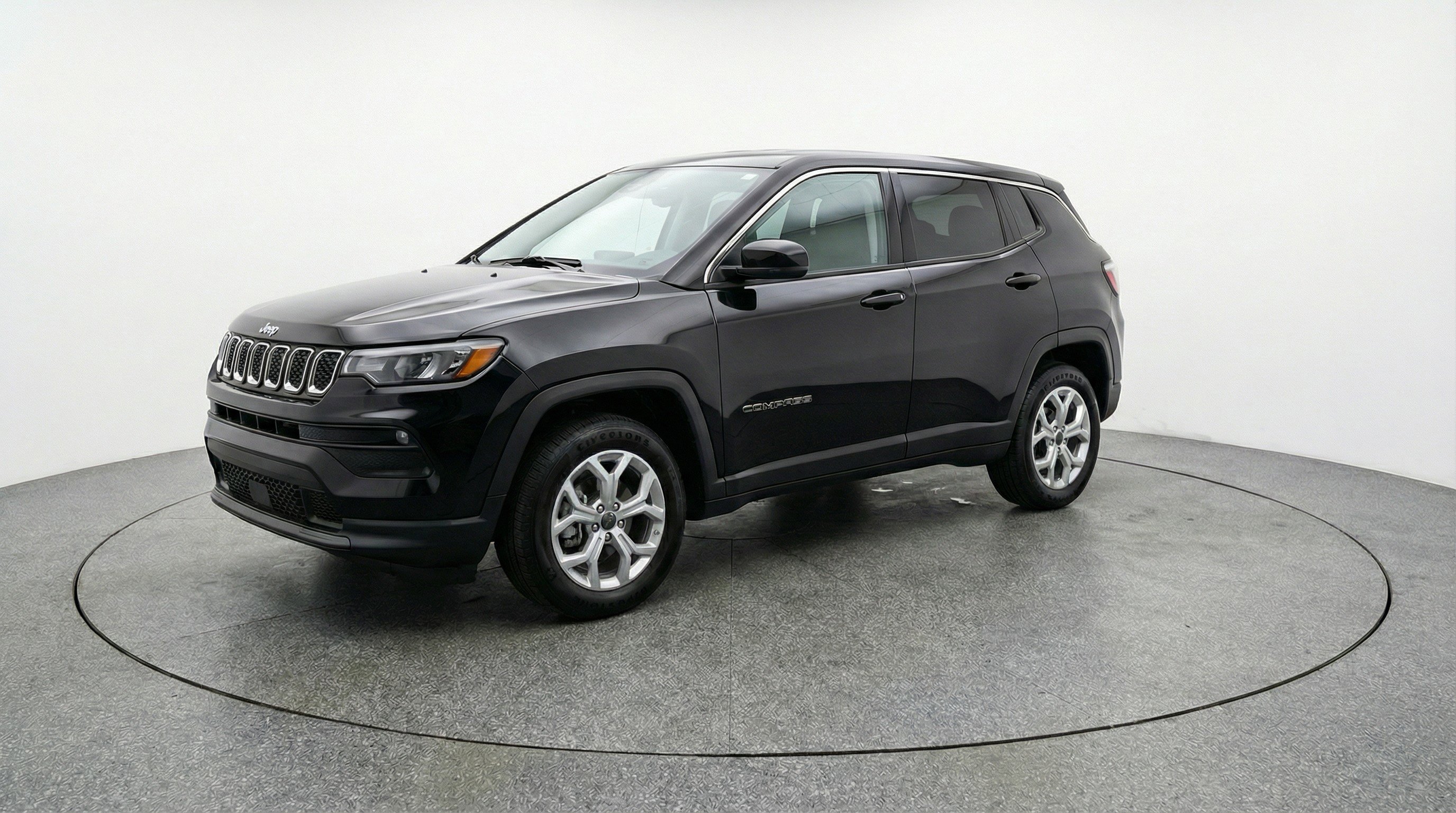 Used 2025 Jeep Compass Latitude image 3