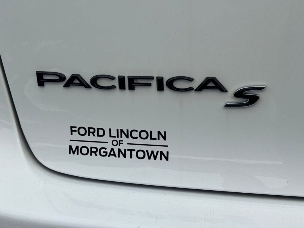 Used 2024 Chrysler Pacifica Limited w/ S Appearance Package image 24