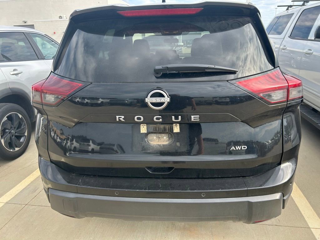 Used 2025 Nissan Rogue SV AWD/4WD image 6