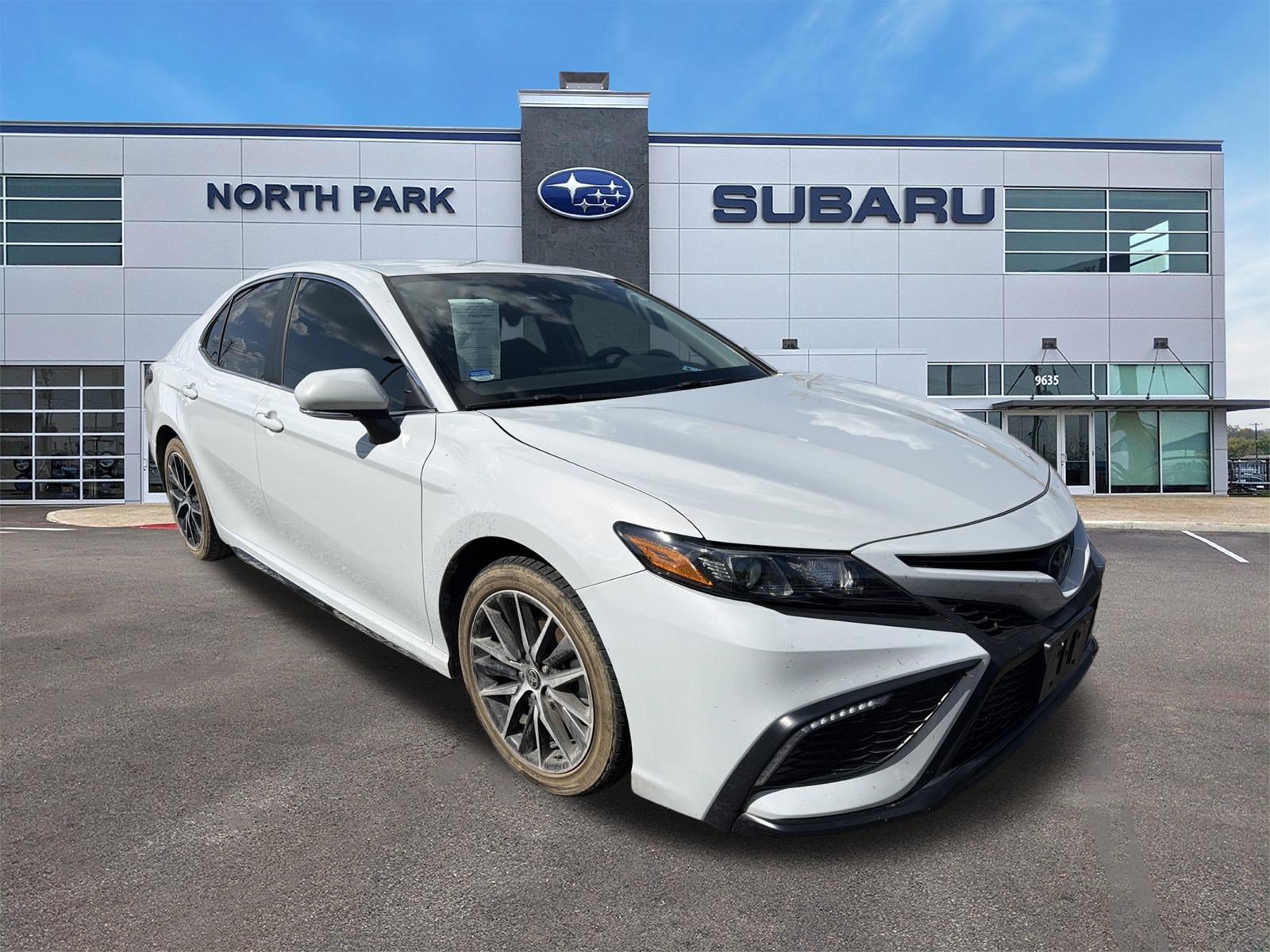 Used 2024 Toyota Camry SE FWD image 1