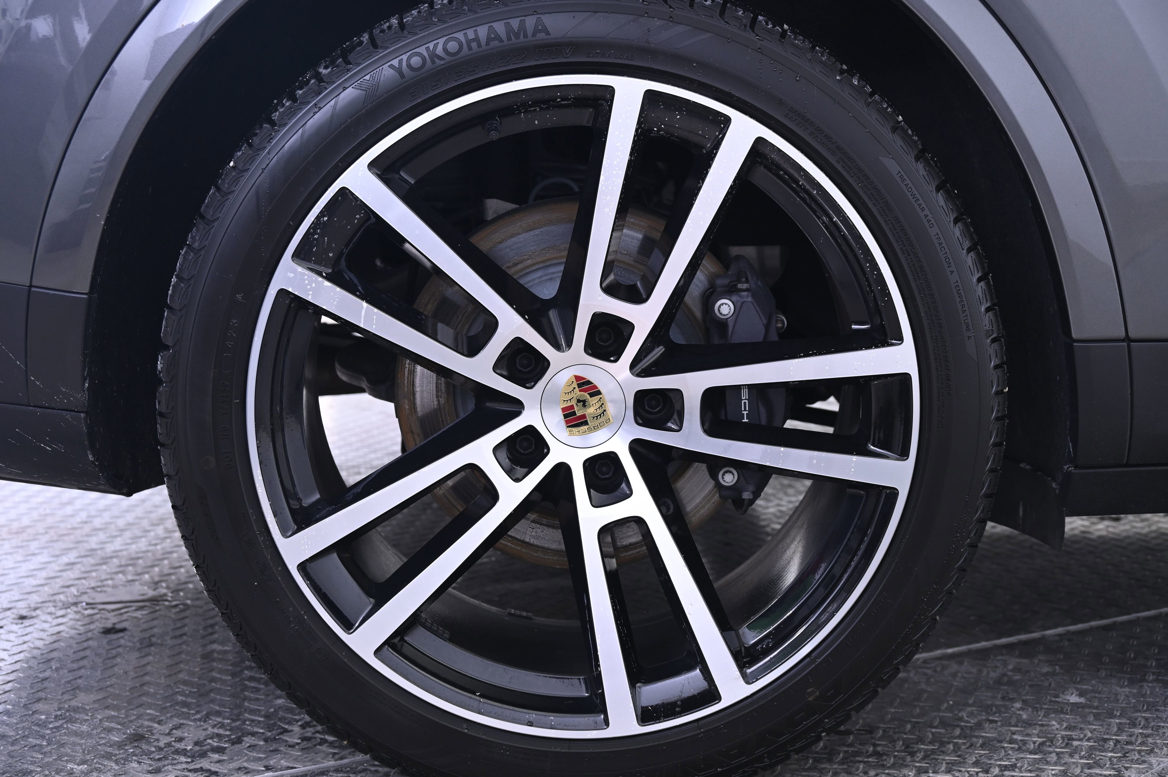 Certified 2024 Porsche Cayenne Coupe image 13