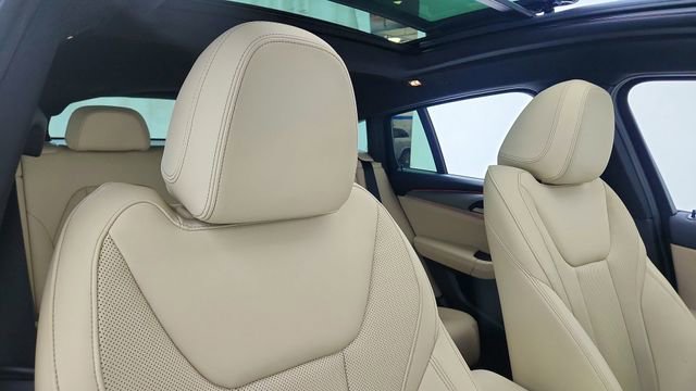 Used 2025 BMW X4 xDrive30i image 23