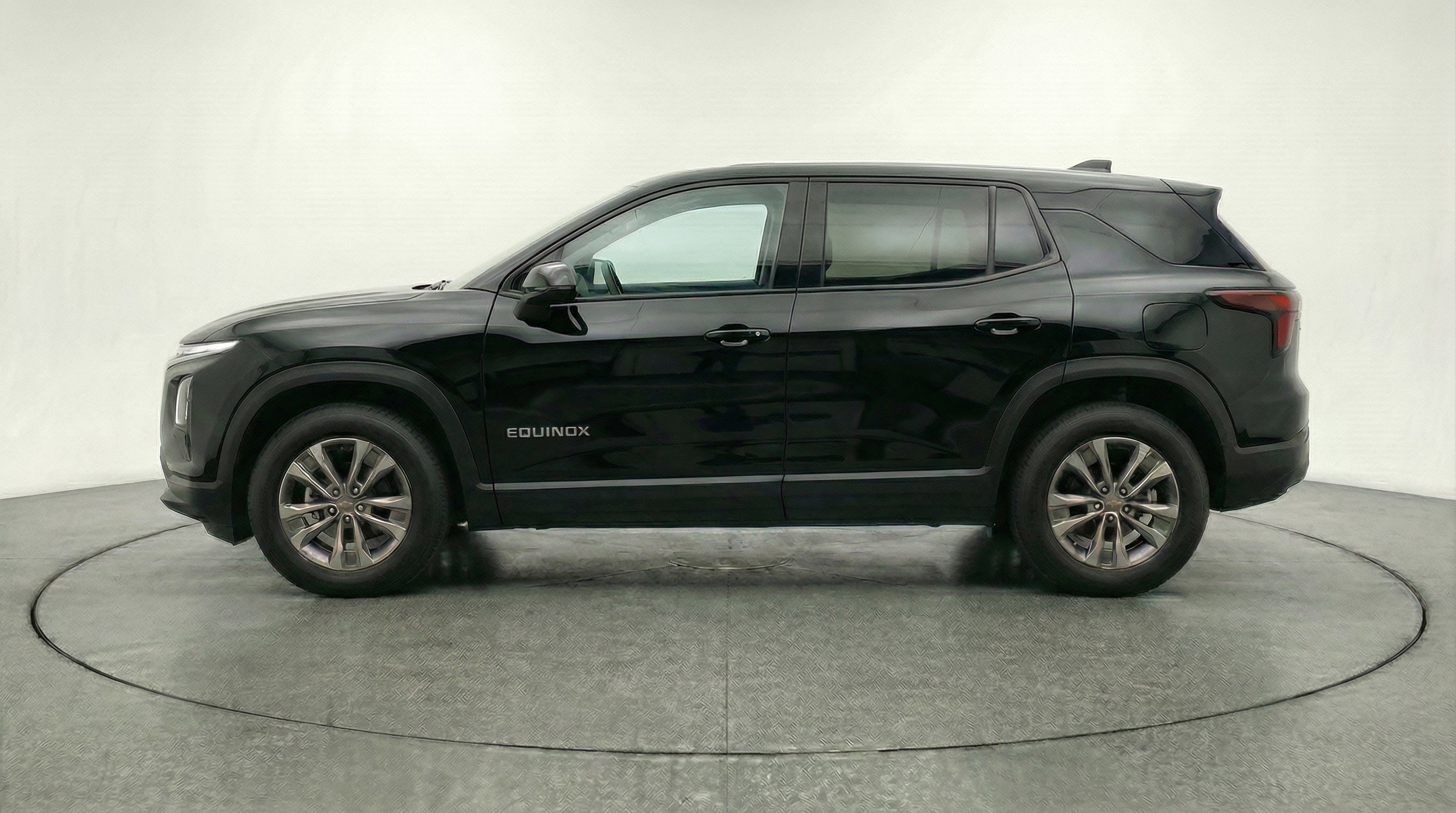 Used 2025 Chevrolet Equinox LT AWD/4WD image 5