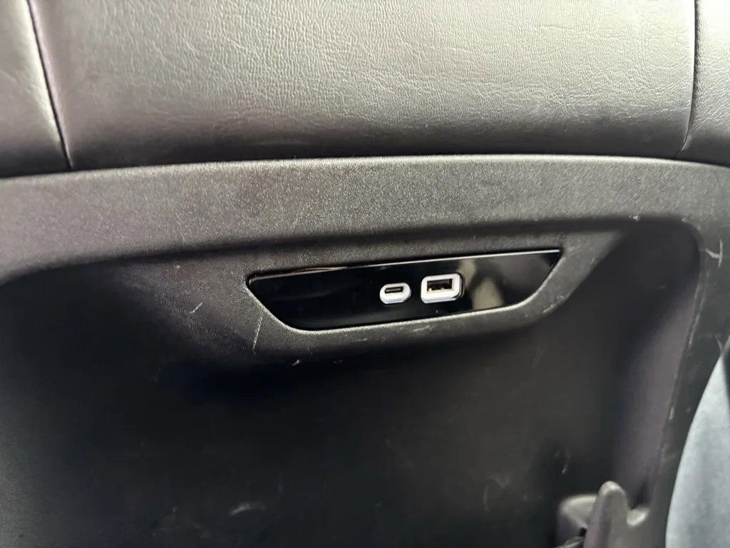 Used 2024 Chrysler Pacifica Touring-L image 22