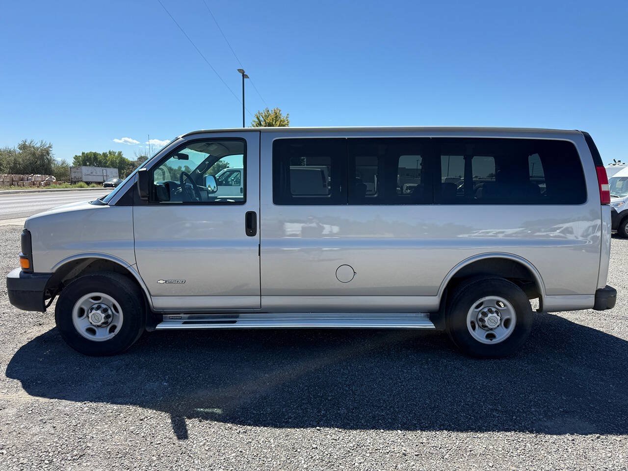 Used 2005 Chevrolet Express 2500 Passenger RWD image 6