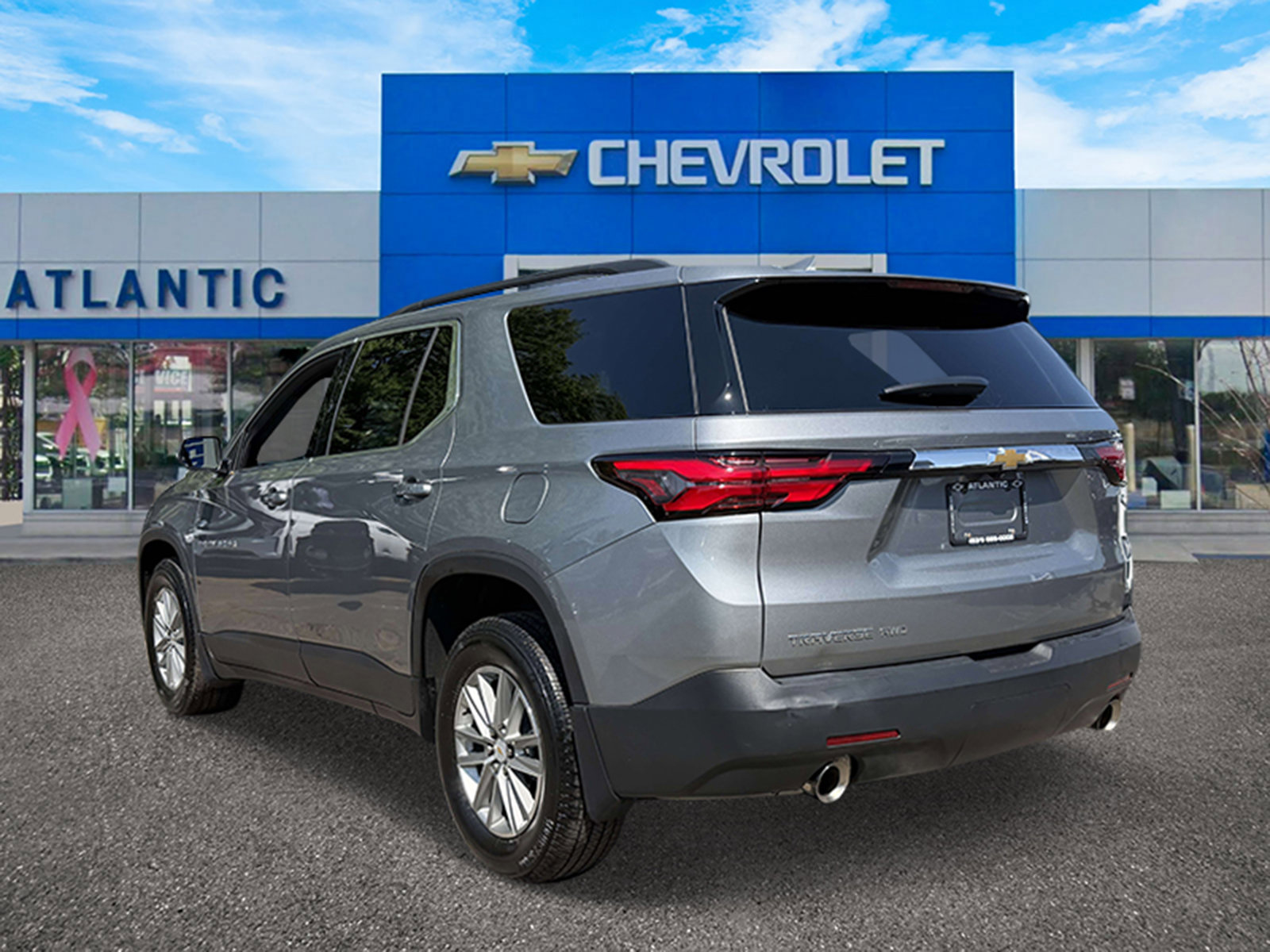 Used 2023 Chevrolet Traverse LT w/ LPO, Floor Liner Package AWD/4WD image 4