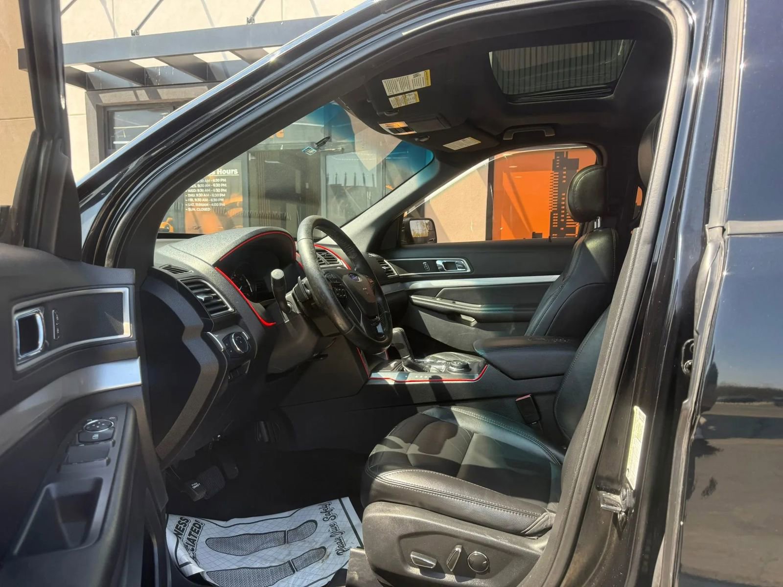 Used 2016 Ford Explorer XLT w/ Equipment Group 202A AWD/4WD image 8