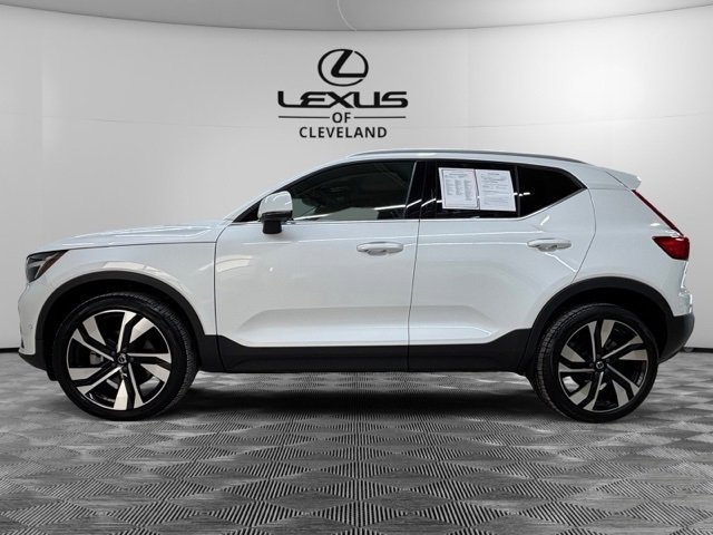 Used 2023 Volvo XC40 B4 Ultimate w/ Protection Package Premier image 3