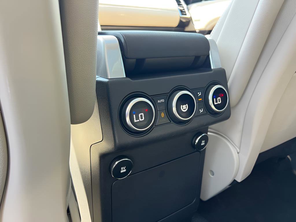 Used 2018 Land Rover Discovery HSE AWD/4WD image 23