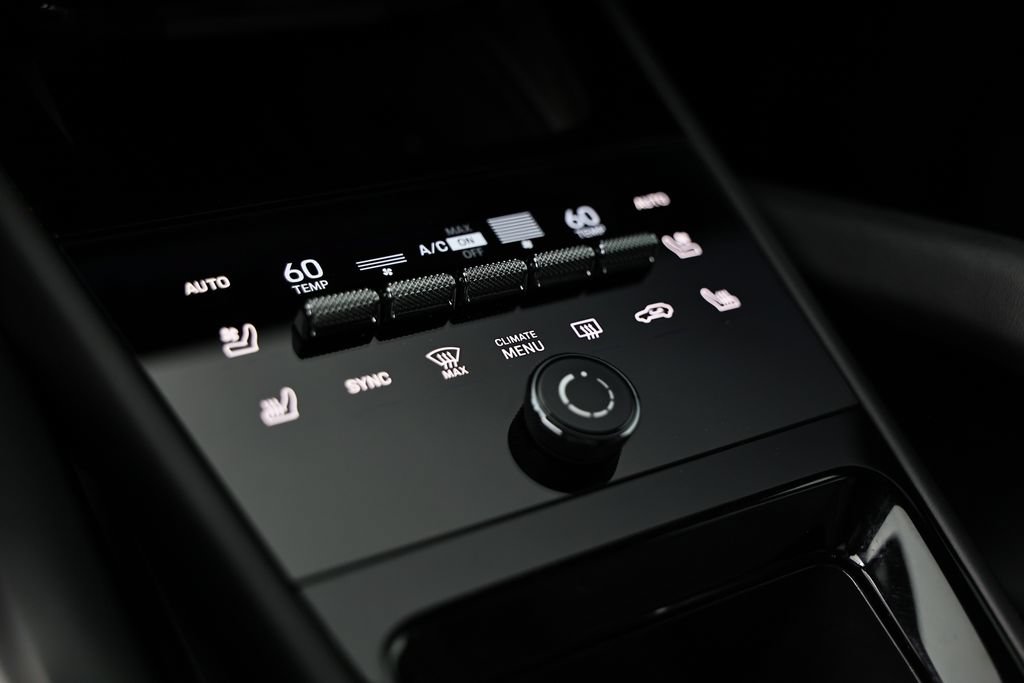 Certified 2025 Porsche Cayenne GTS AWD/4WD image 42