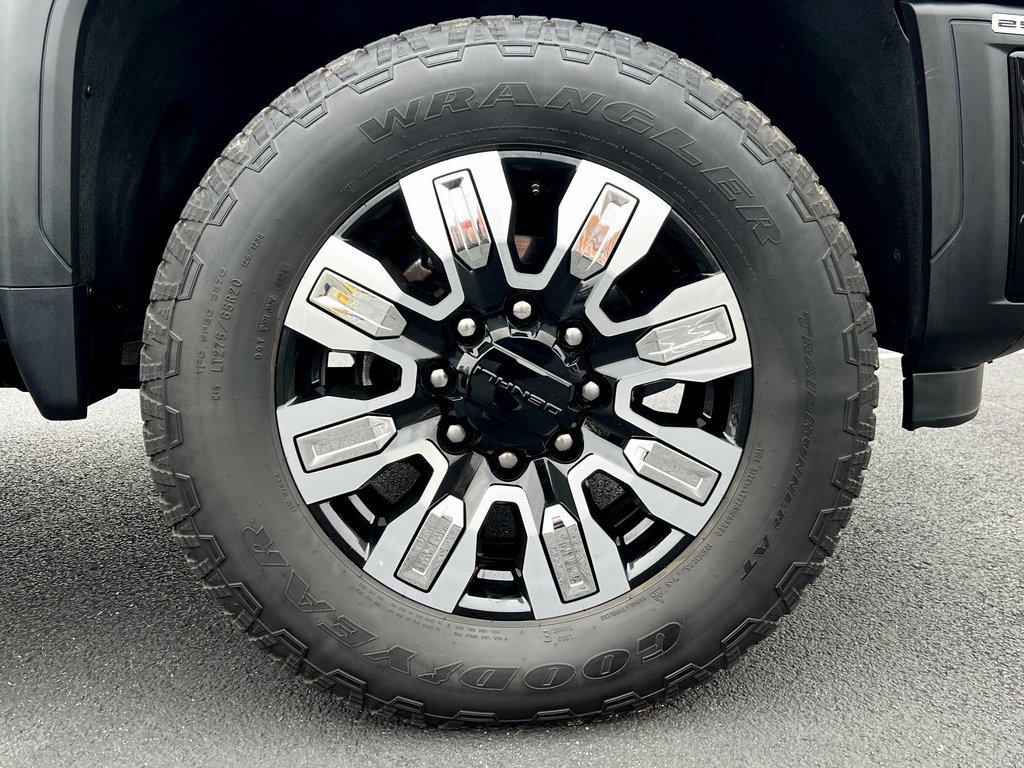 Used 2025 GMC Sierra 2500 Denali image 14