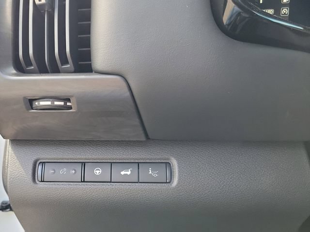 New 2026 Nissan Pathfinder Platinum FWD image 10