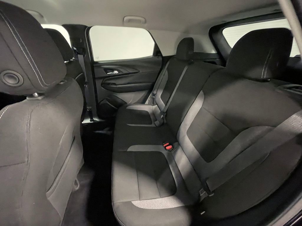 Used 2025 Chevrolet TrailBlazer LT w/ LT Cold Weather Package AWD/4WD image 18