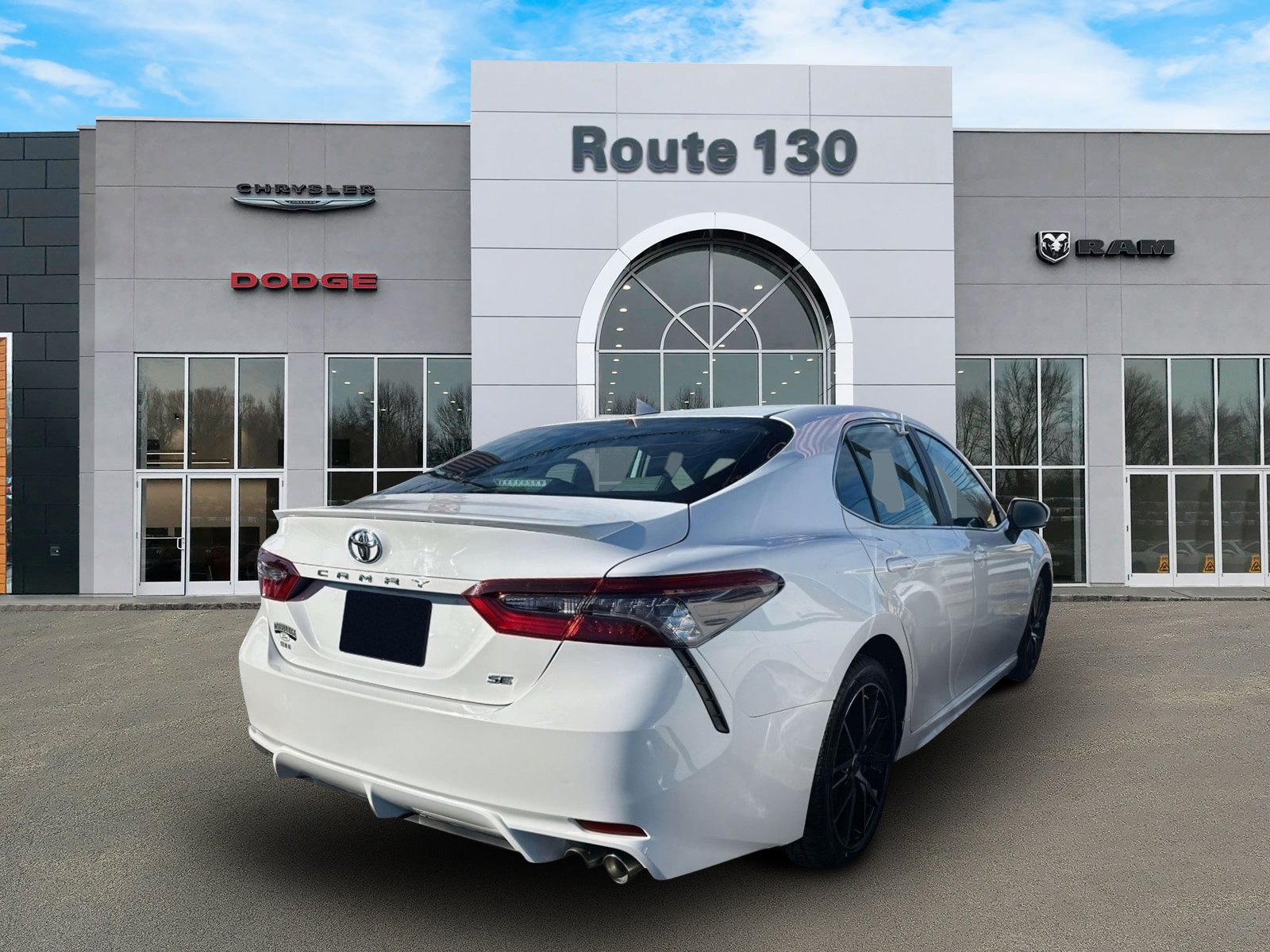 Used 2024 Toyota Camry SE FWD image 5