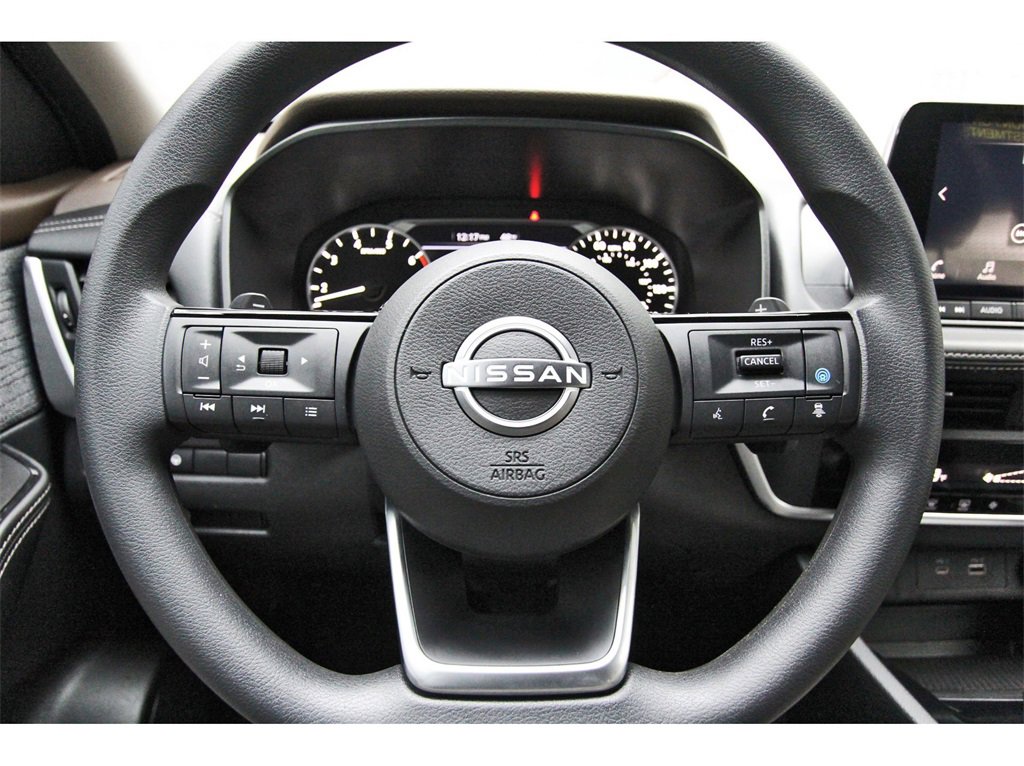 Used 2023 Nissan Rogue SV image 11