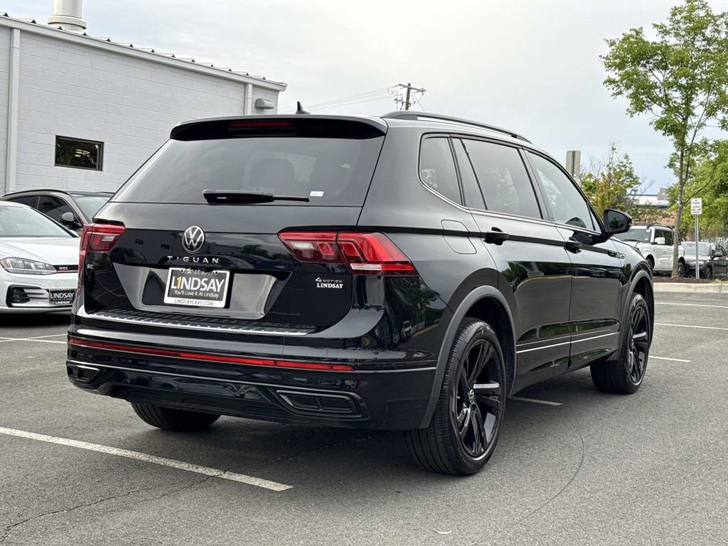 Used 2024 Volkswagen Tiguan SE R-Line AWD/4WD image 3