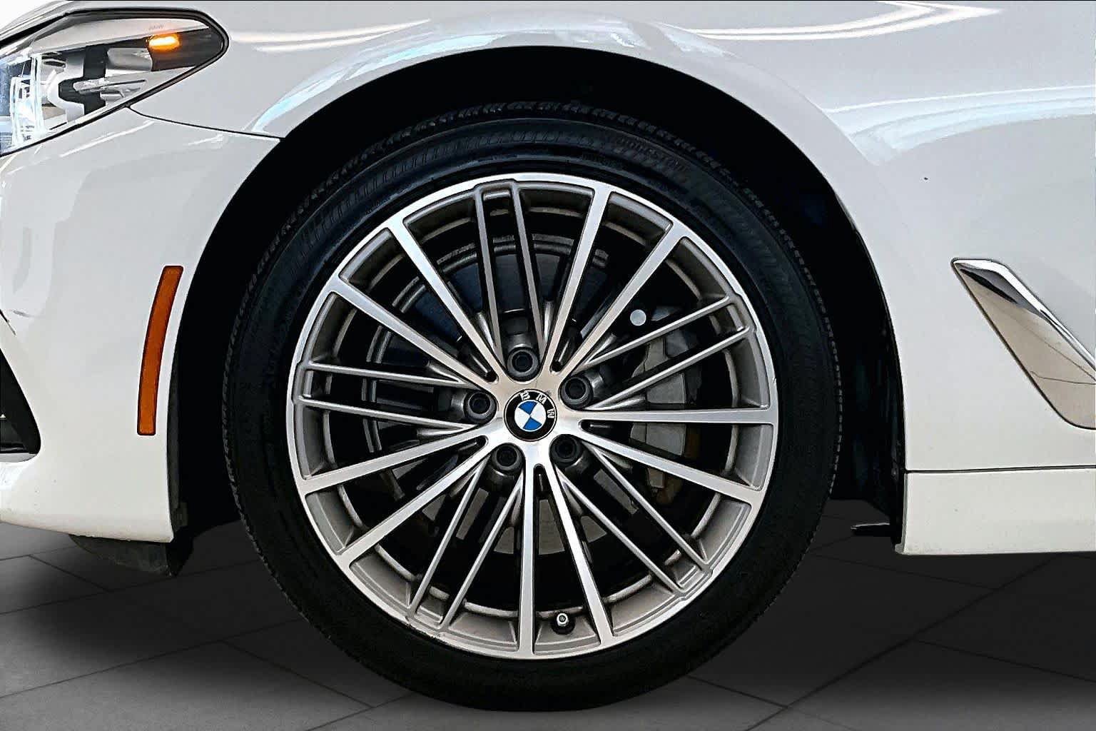 Used 2019 BMW 540i w/ Convenience Package RWD image 9