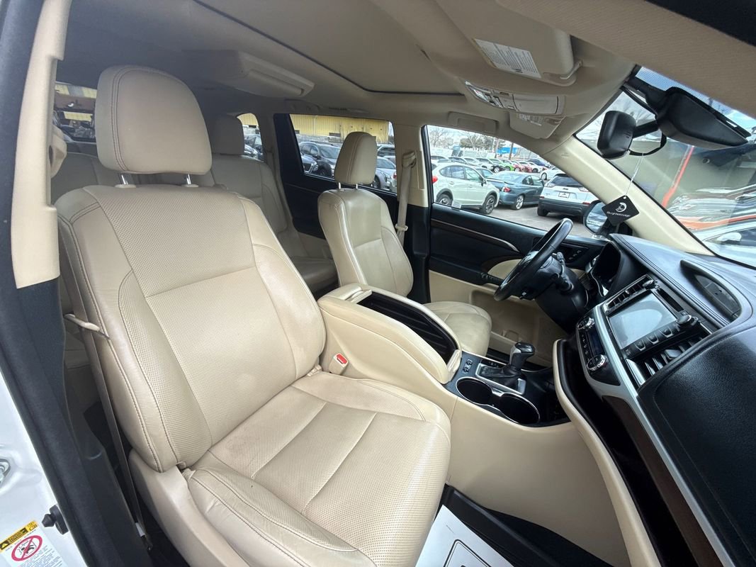 Used 2015 Toyota Highlander Limited w/ Driver Technology Package image 27