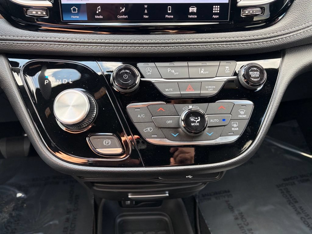 New 2027 Chrysler Pacifica Select w/ Family Tech Group AWD/4WD image 34