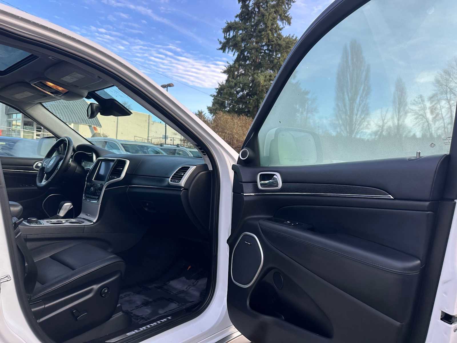 Used 2018 Jeep Grand Cherokee Summit w/ Platinum Series Group image 11