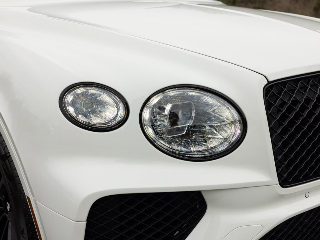 Used 2024 Bentley Bentayga image 19