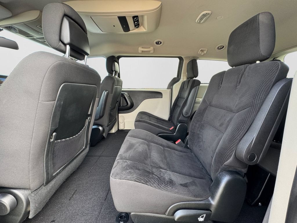 Used 2018 Dodge Grand Caravan SE w/ UConnect Hands-Free Group FWD image 11