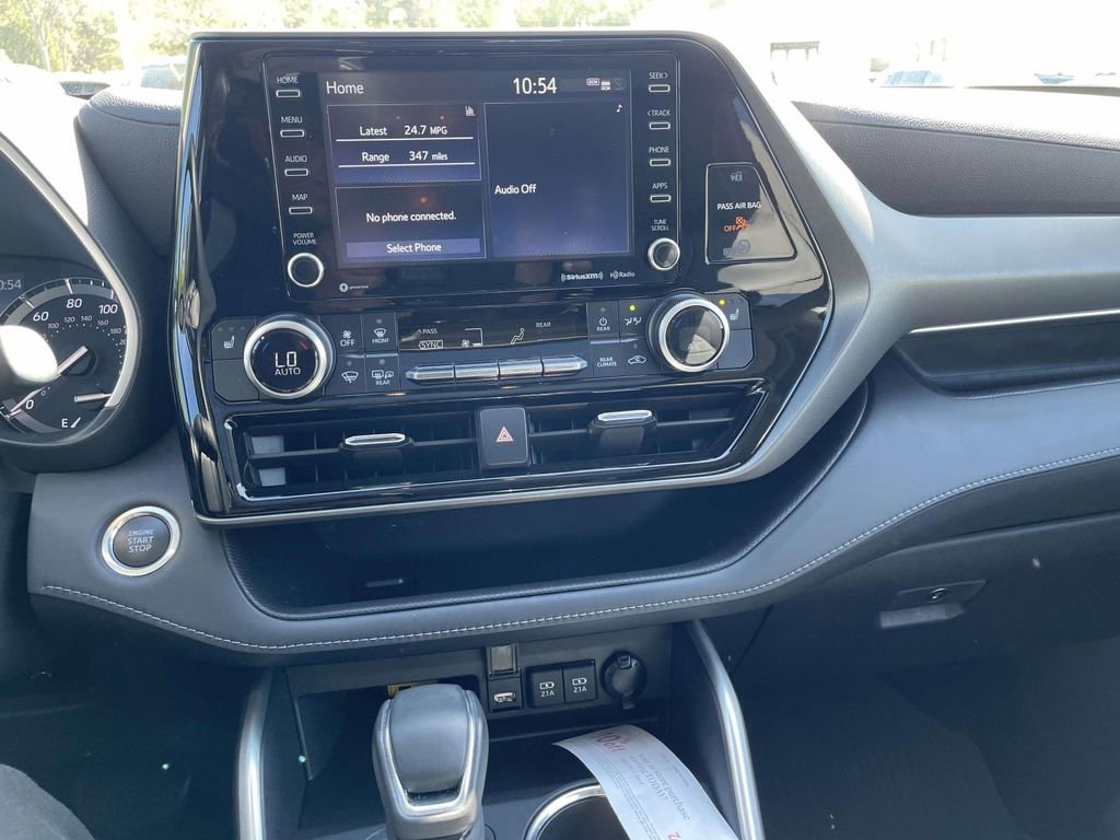 Used 2021 Toyota Highlander XLE image 32