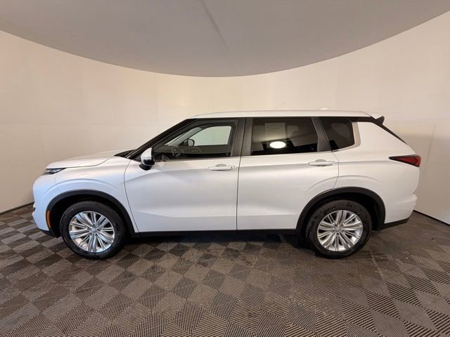 Used 2024 Mitsubishi Outlander ES image 5