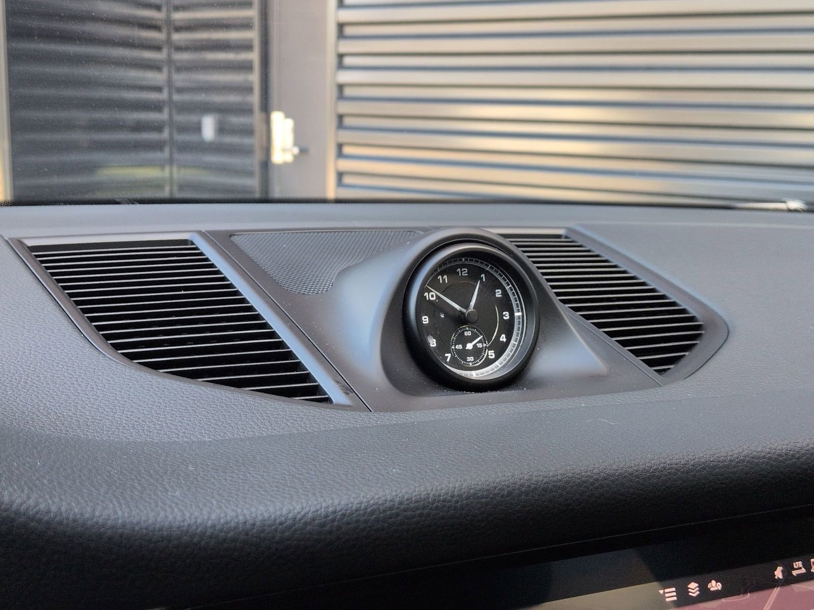 Certified 2022 Porsche Macan image 22