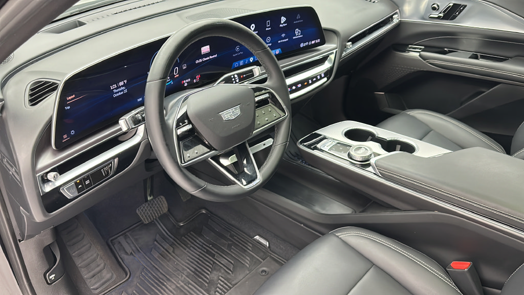 Used 2024 Cadillac Lyriq Tech AWD/4WD image 11