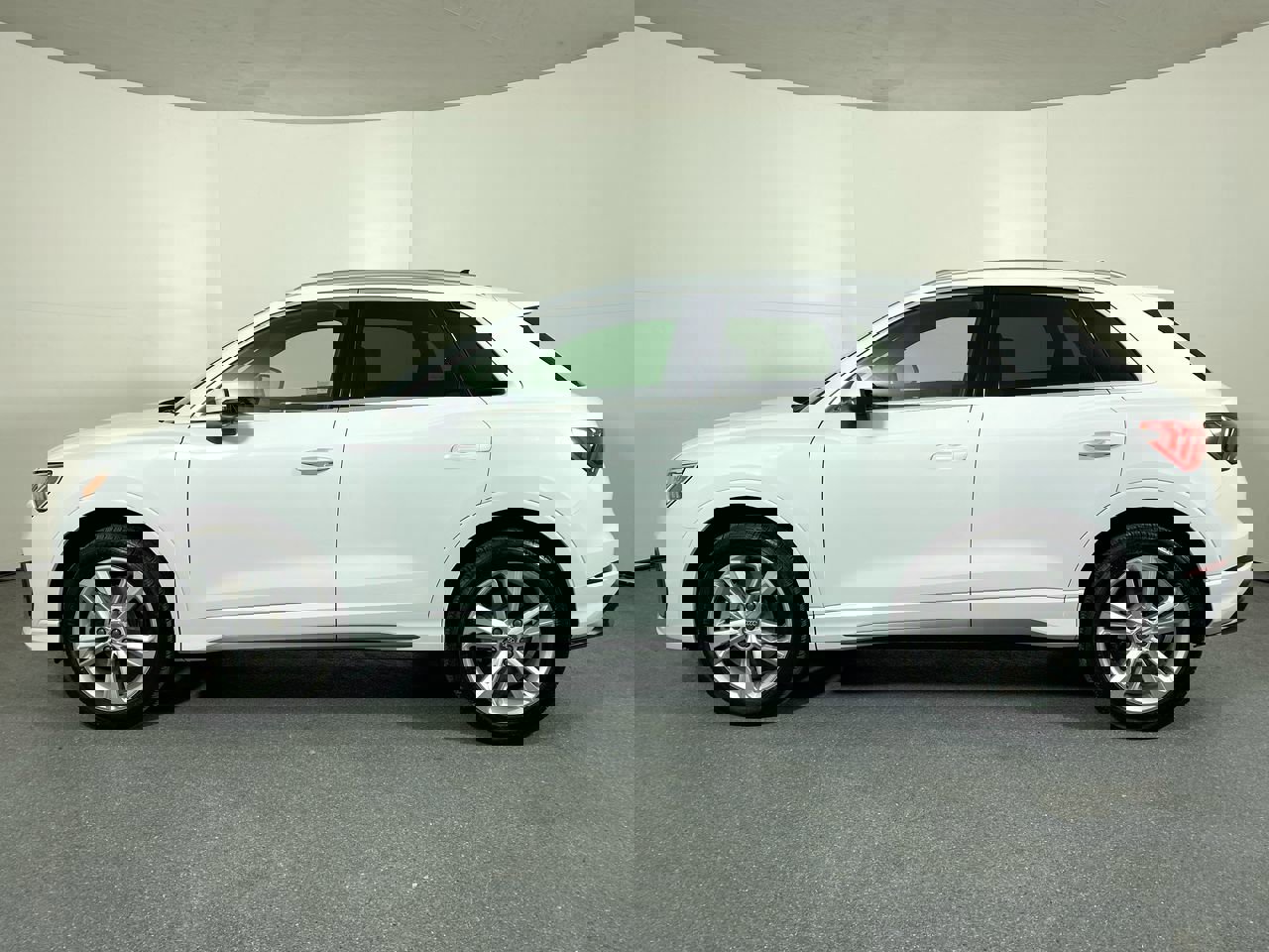 Used 2020 Audi Q3 2.0T Premium Plus w/ Premium Plus Package image 30