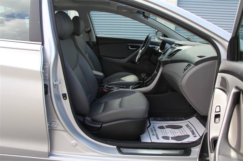Used 2015 Hyundai Elantra Limited w/ Option Group 05 FWD image 19
