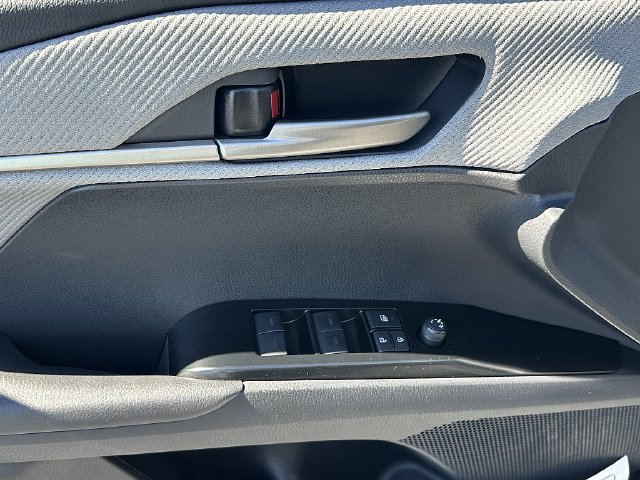 New 2026 Toyota Camry Hybrid FWD image 16