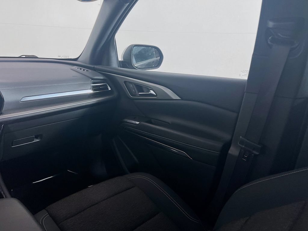 Used 2025 Chevrolet Traverse LT FWD image 21