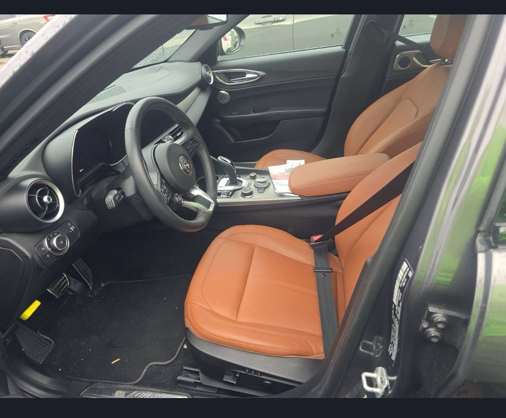 Used 2024 Alfa Romeo Giulia Ti AWD/4WD image 3