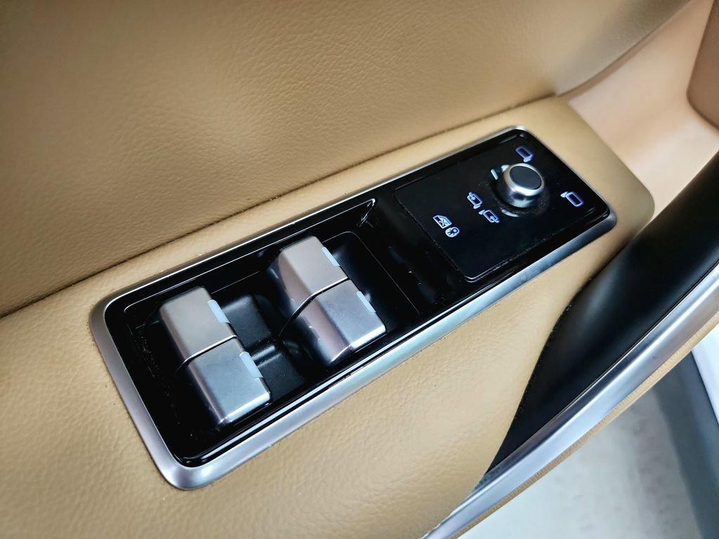 Used 2023 Jaguar F-PACE S image 28