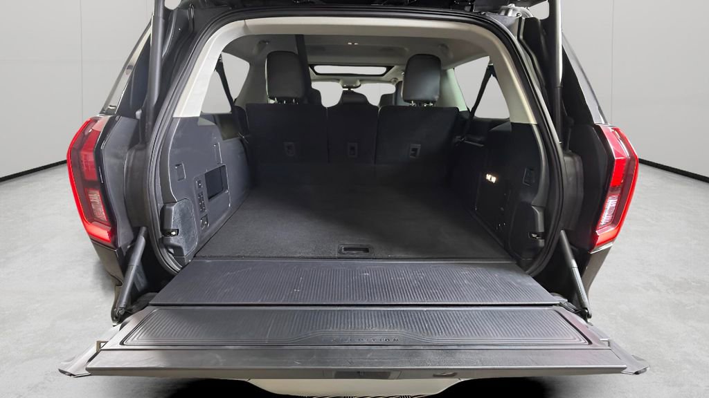 Used 2025 Ford Expedition Max Platinum AWD/4WD image 32