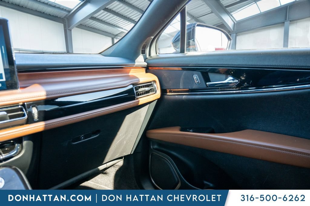 Used 2023 Lincoln Nautilus Reserve AWD/4WD image 17