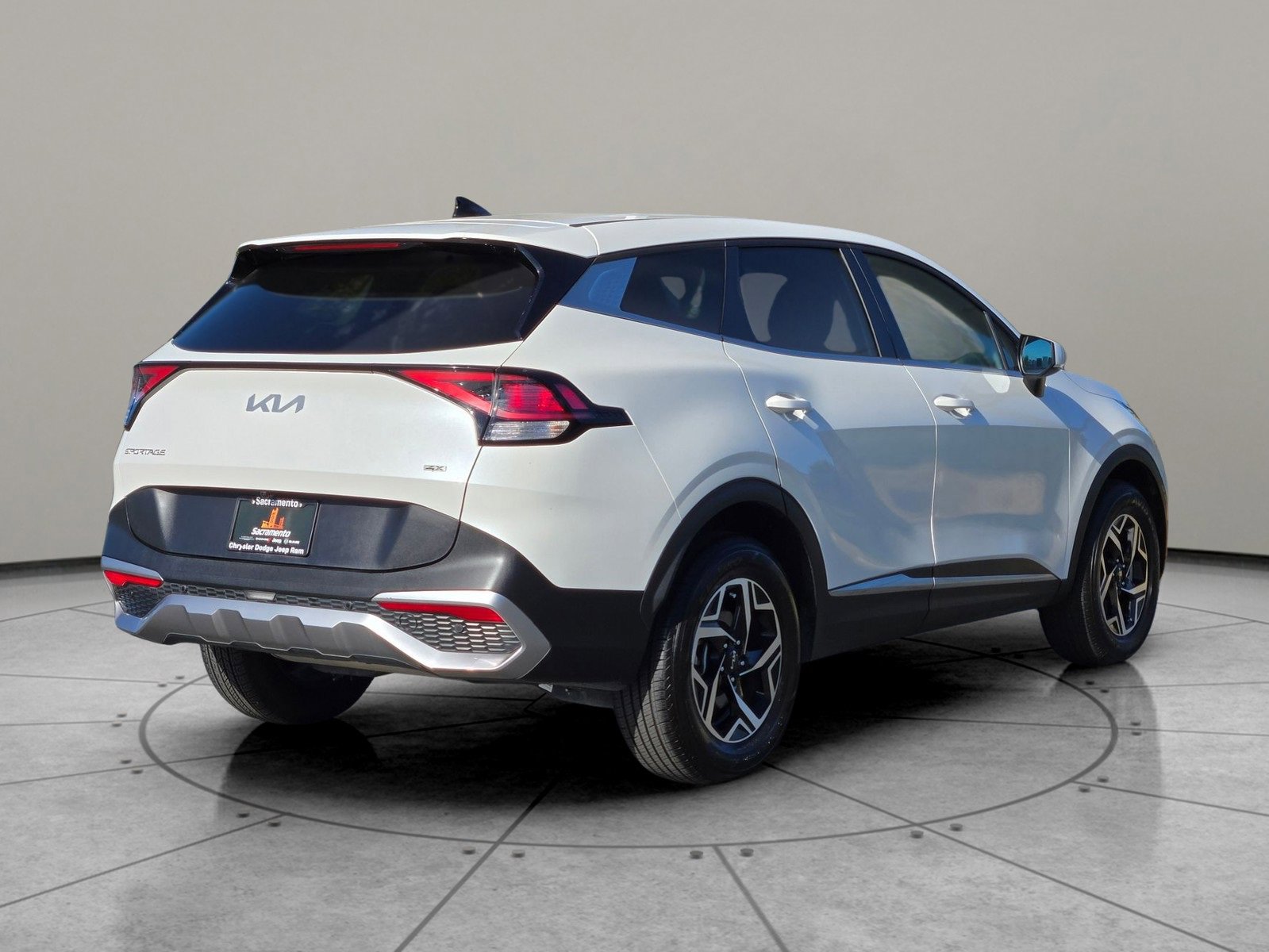 Used 2024 Kia Sportage LX image 4