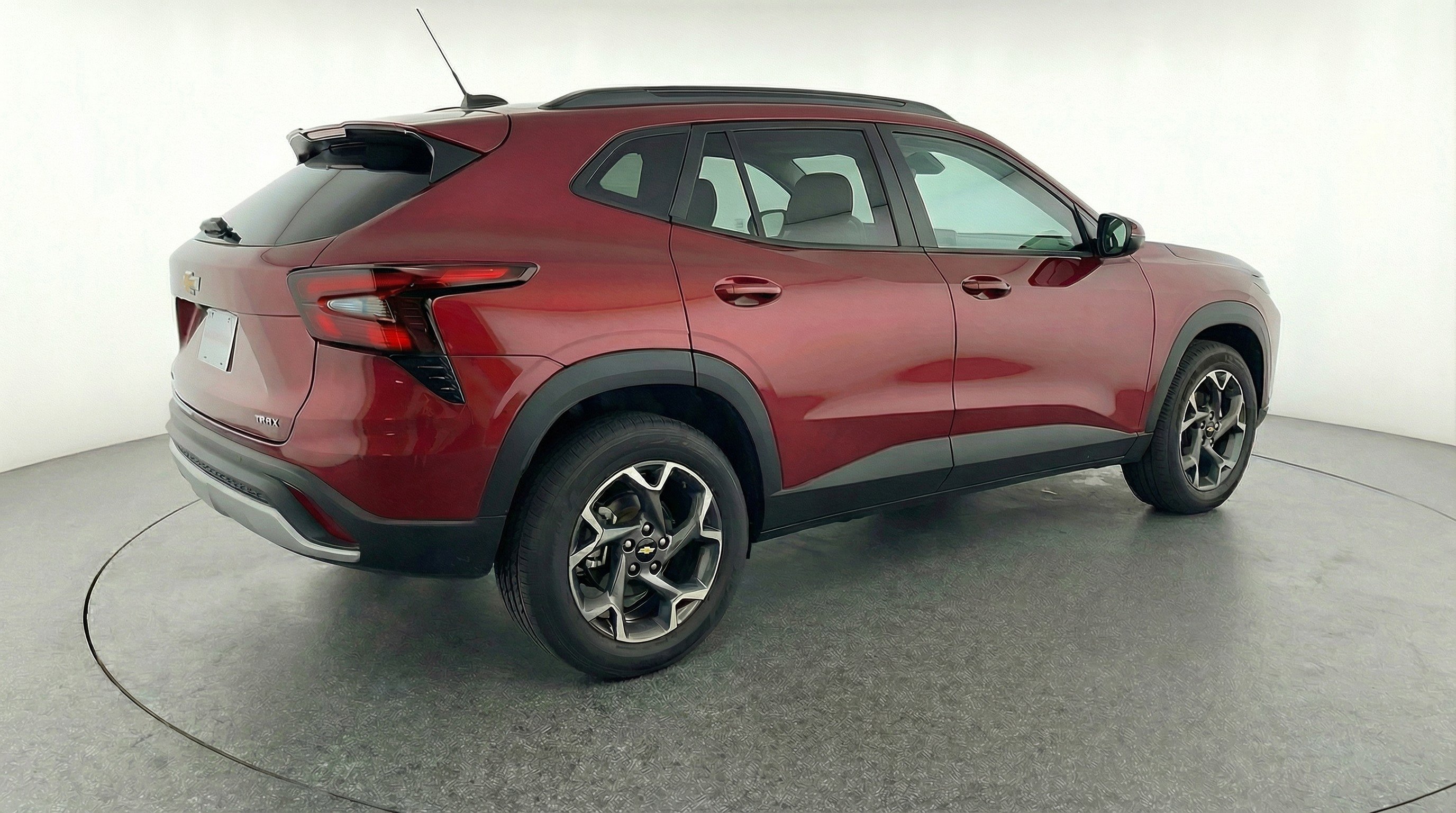 Used 2025 Chevrolet Trax LT FWD image 9