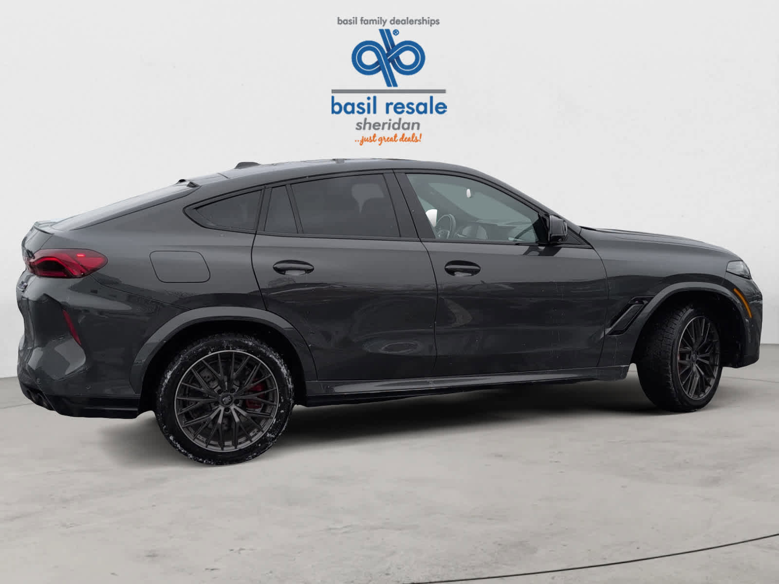 Used 2025 BMW X6 M Competition w/ Executive Package image 8