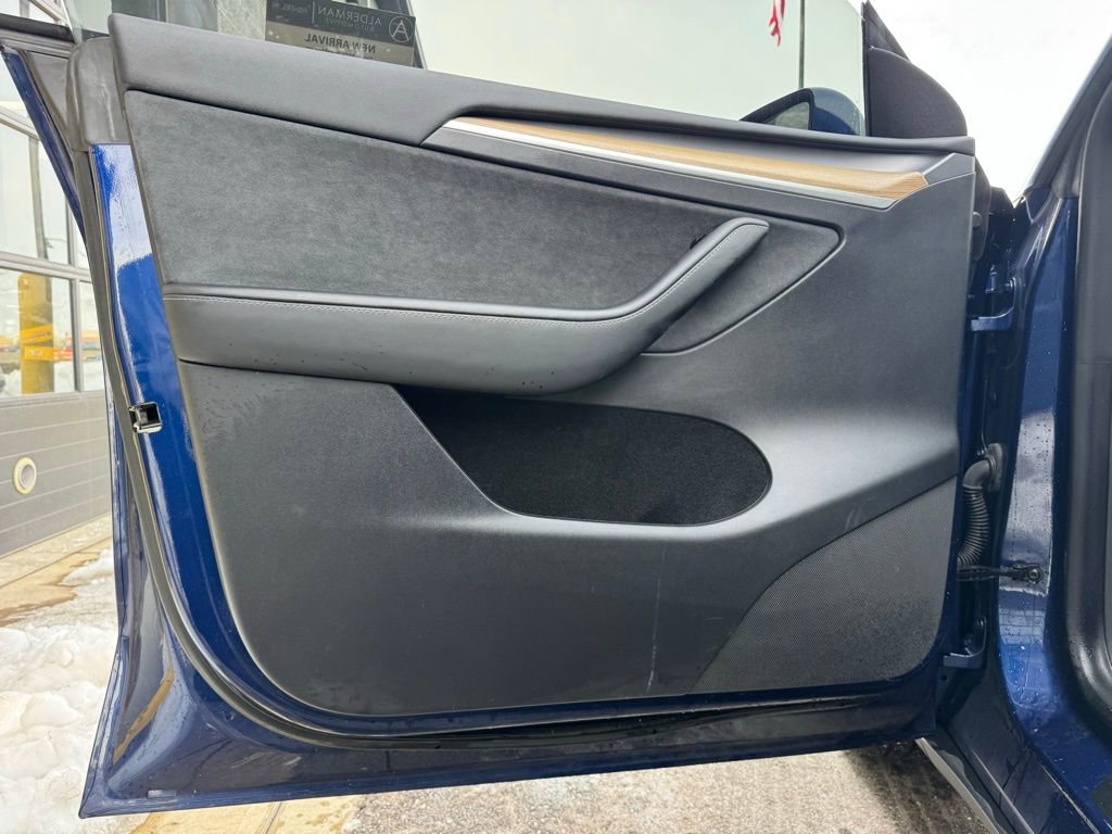 Used 2023 Tesla Model Y Long Range image 32