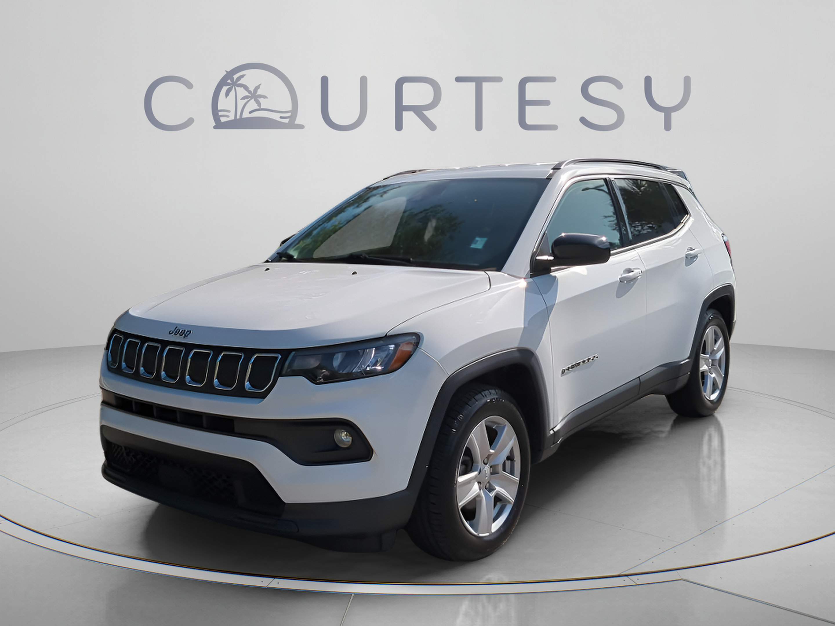 Used 2022 Jeep Compass Latitude FWD image 2