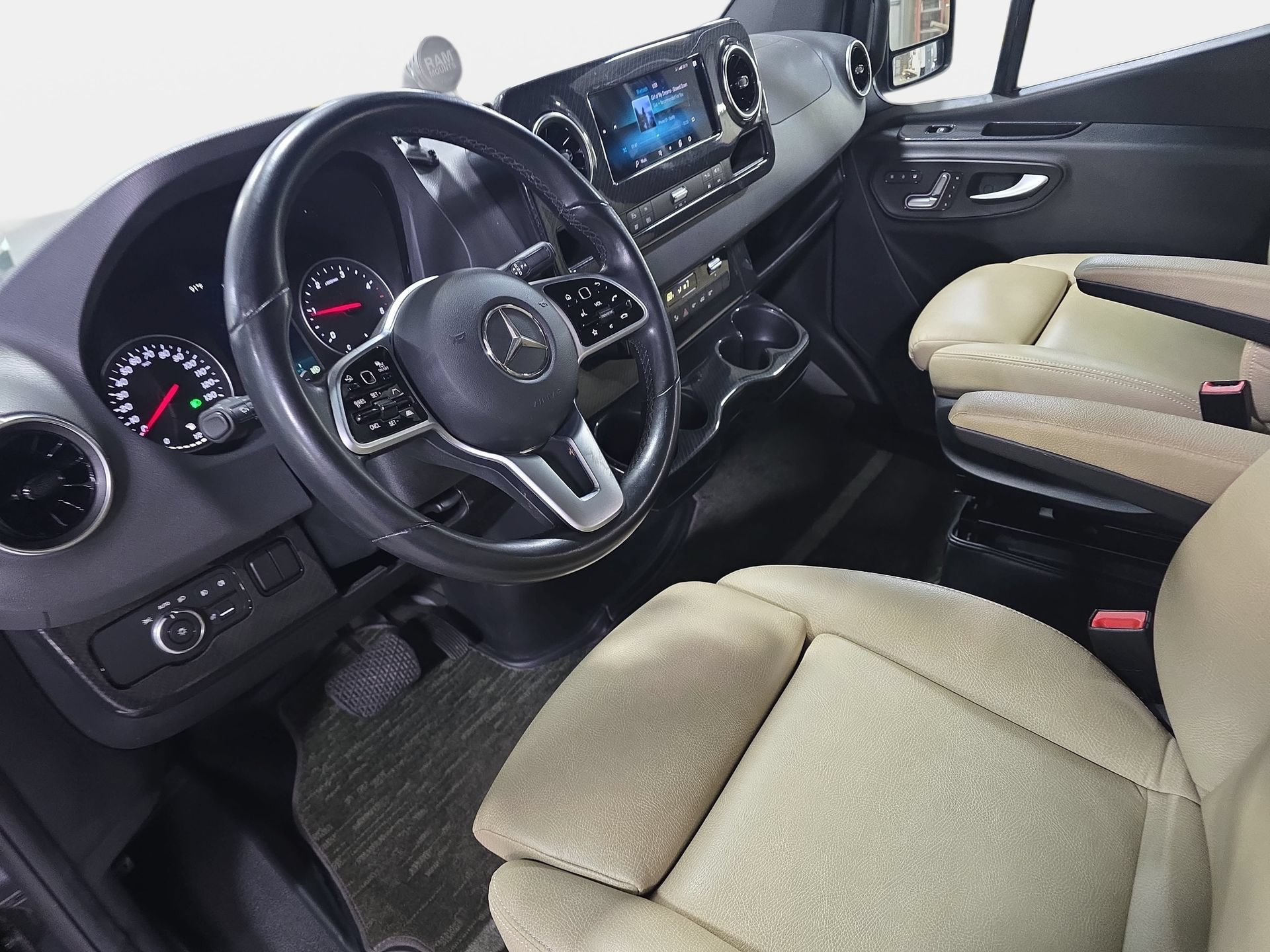 Used 2020 Mercedes-Benz Sprinter 3500 image 14