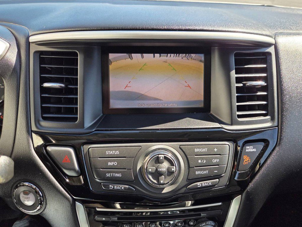 Used 2013 Nissan Pathfinder SV AWD/4WD image 23