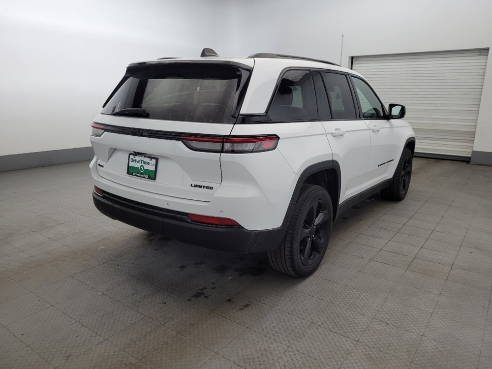 Used 2023 Jeep Grand Cherokee Limited w/ Black Appearance Package image 9