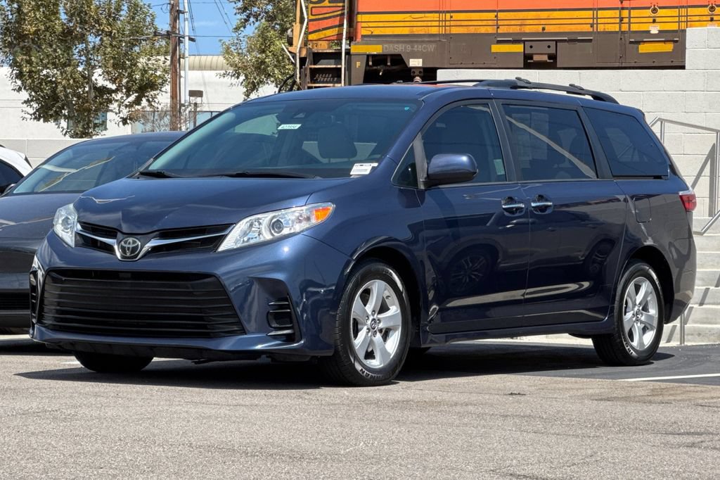 Used 2020 Toyota Sienna LE w/ LE Preferred Package FWD image 10