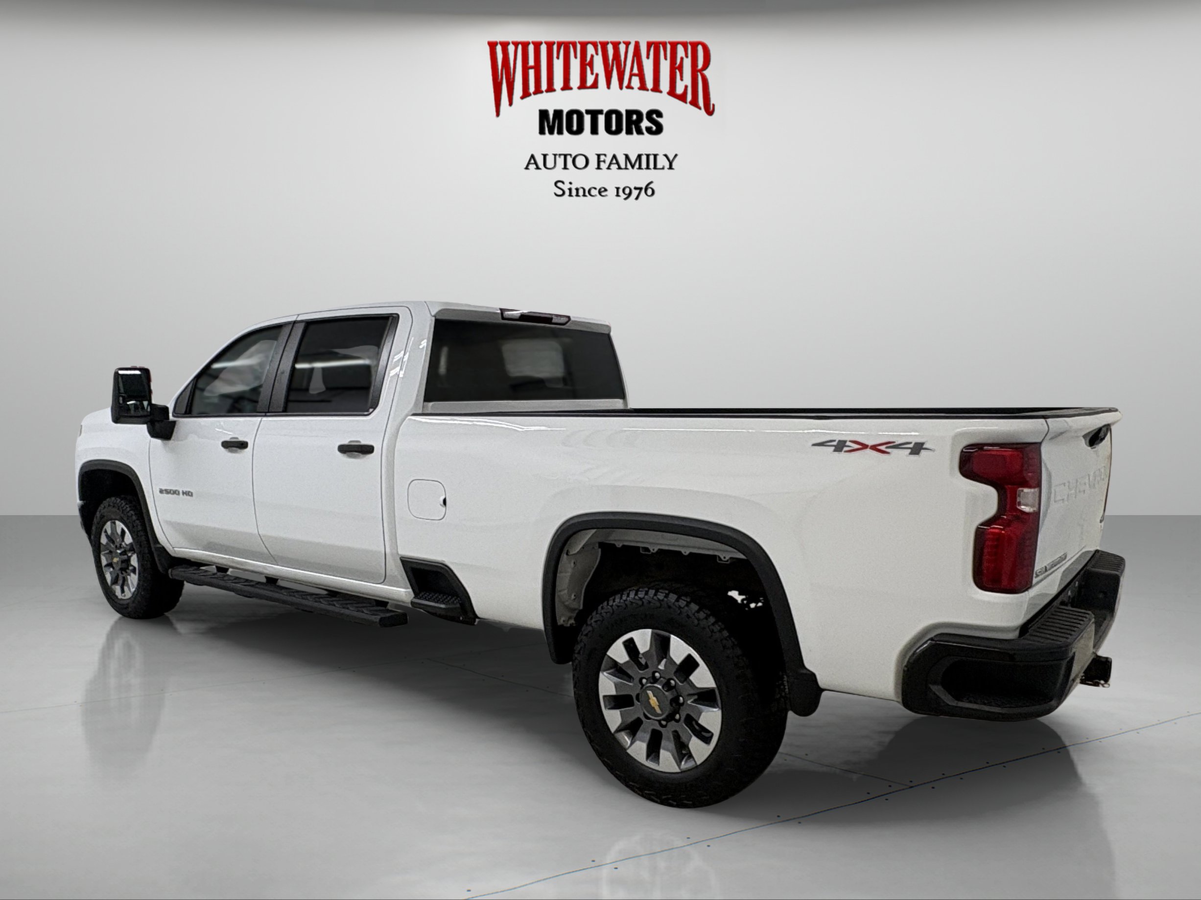 Used 2023 Chevrolet Silverado 2500 Custom w/ Custom Convenience Package AWD/4WD image 2