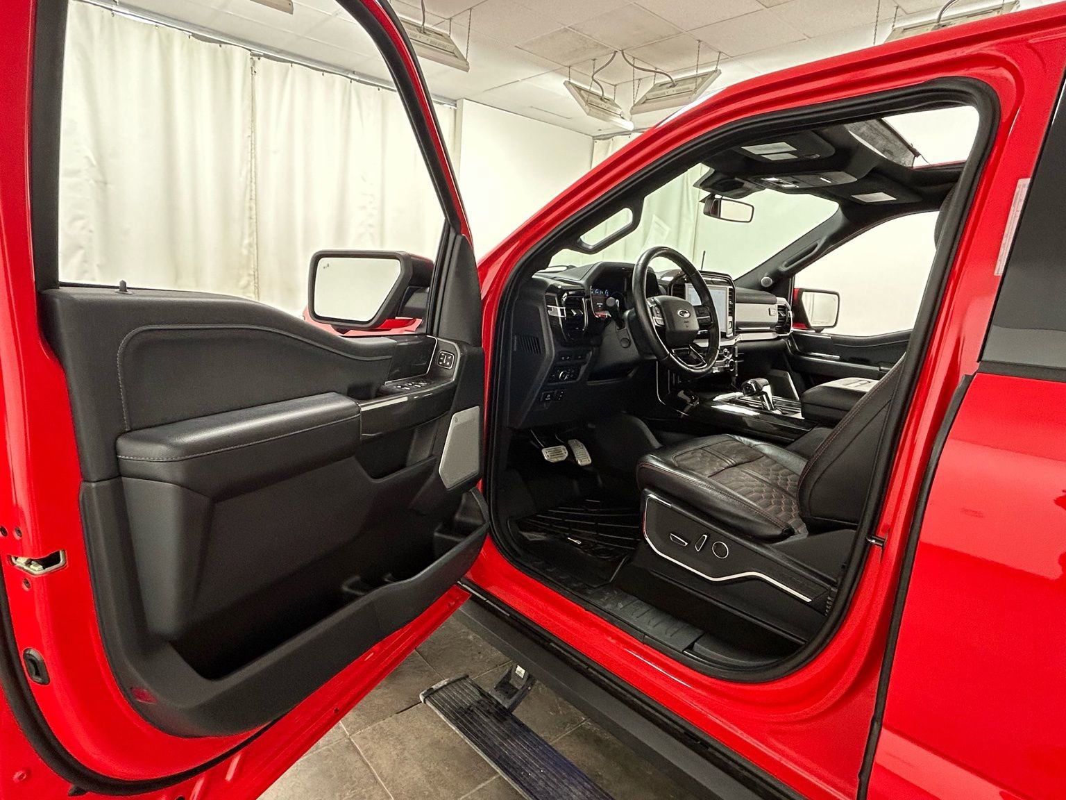 Used 2022 Ford F150 Lariat w/ Equipment Group 502A High image 27